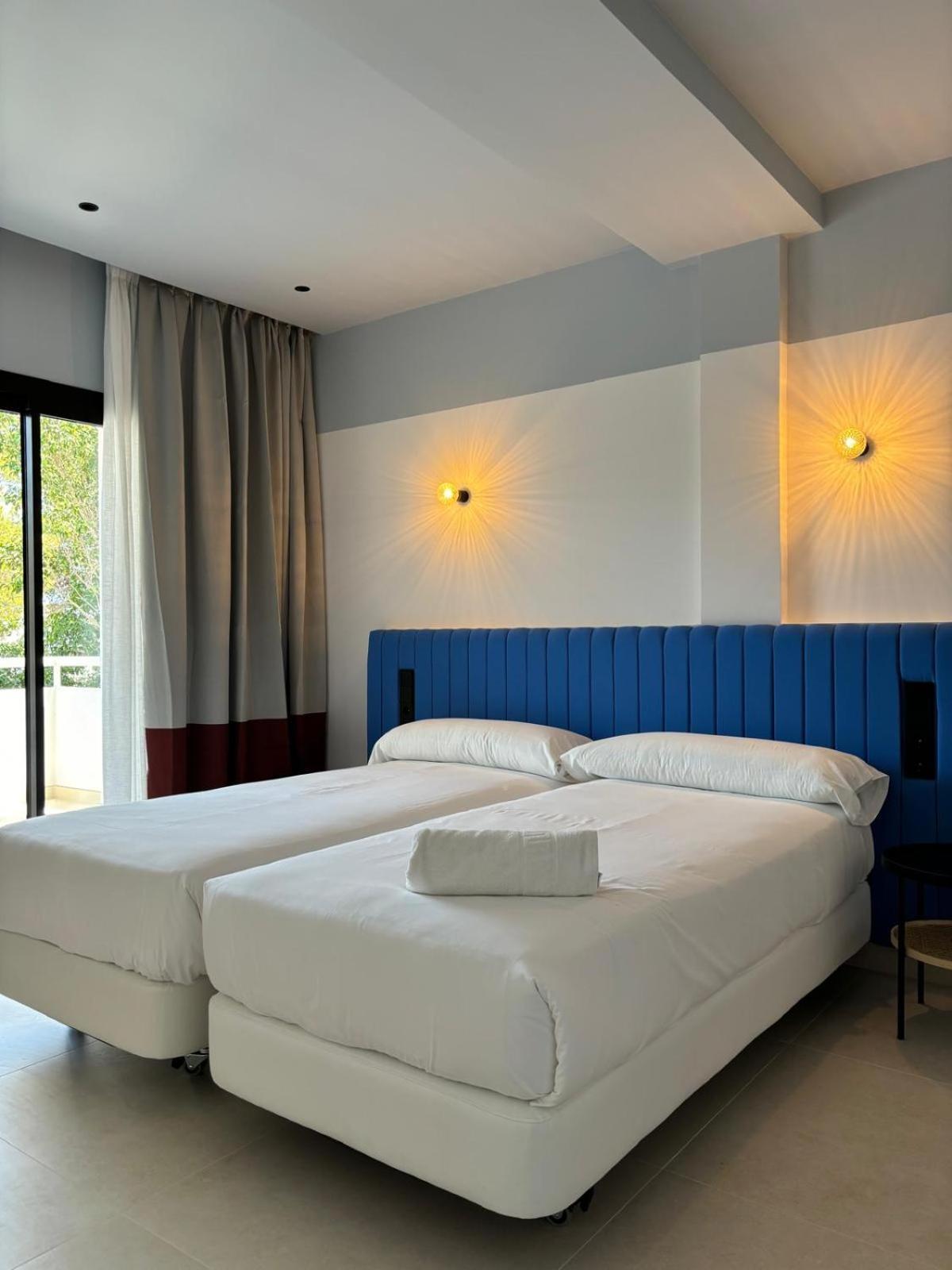 Apartamentos Sofia Es Cana Exteriör bild