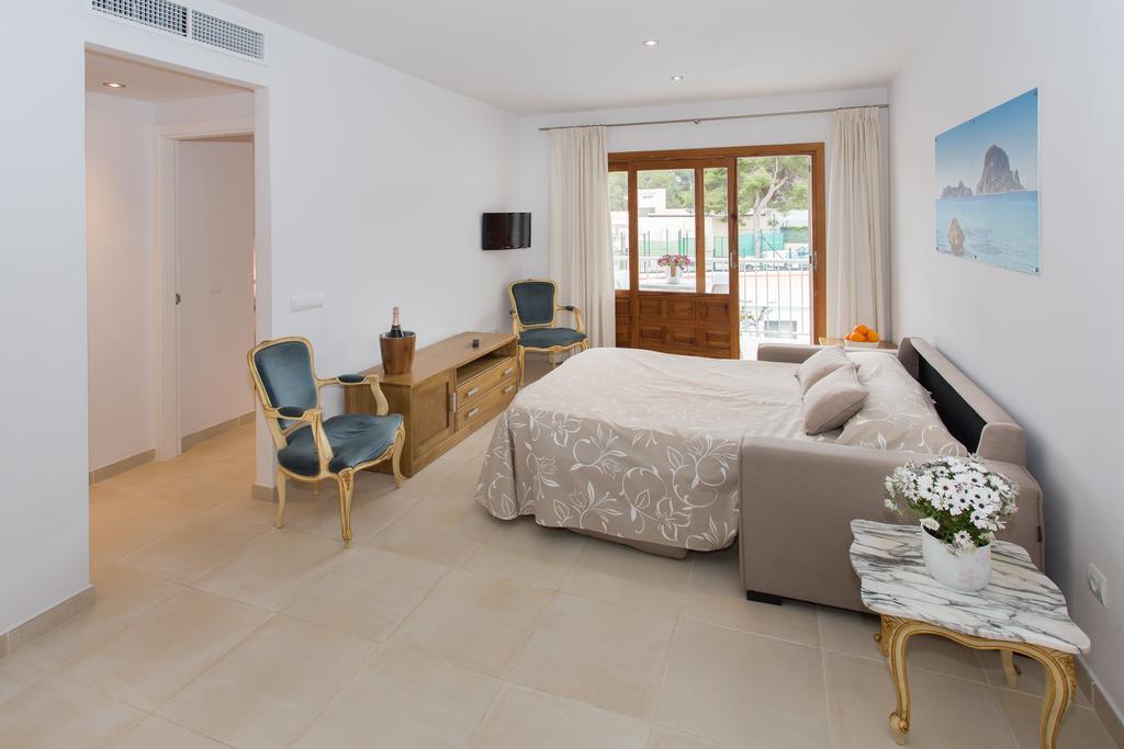 Apartamentos Sofia Es Cana Exteriör bild