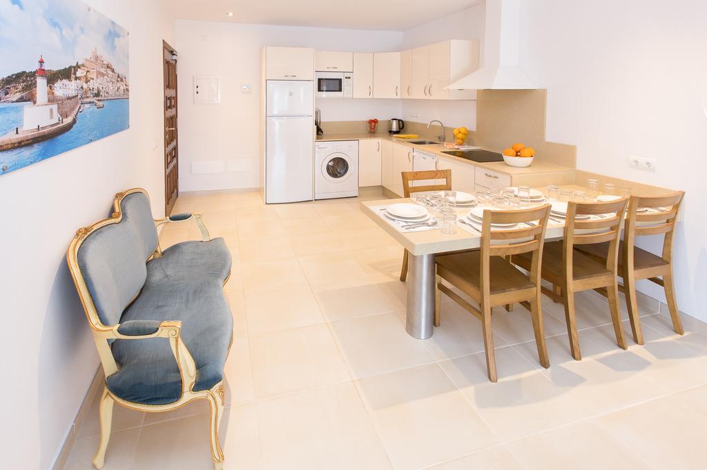 Apartamentos Sofia Es Cana Exteriör bild