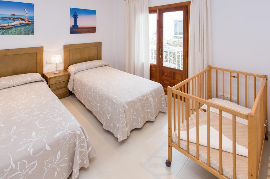 Apartamentos Sofia Es Cana Exteriör bild