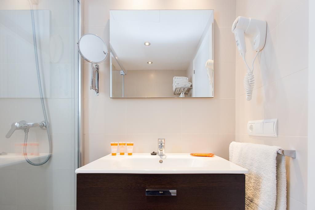 Apartamentos Sofia Es Cana Exteriör bild