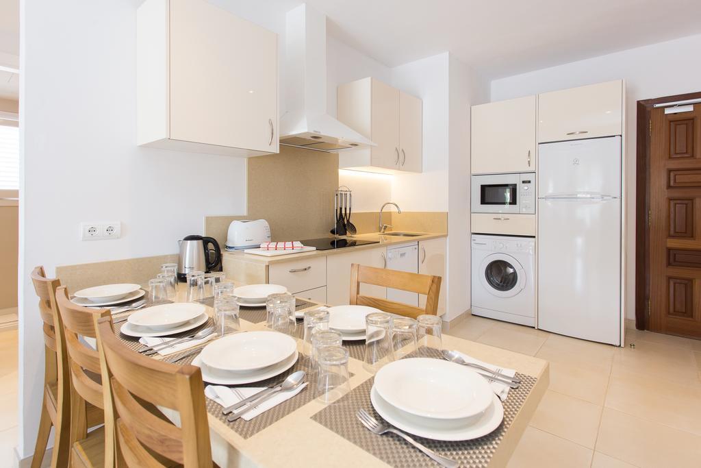 Apartamentos Sofia Es Cana Exteriör bild