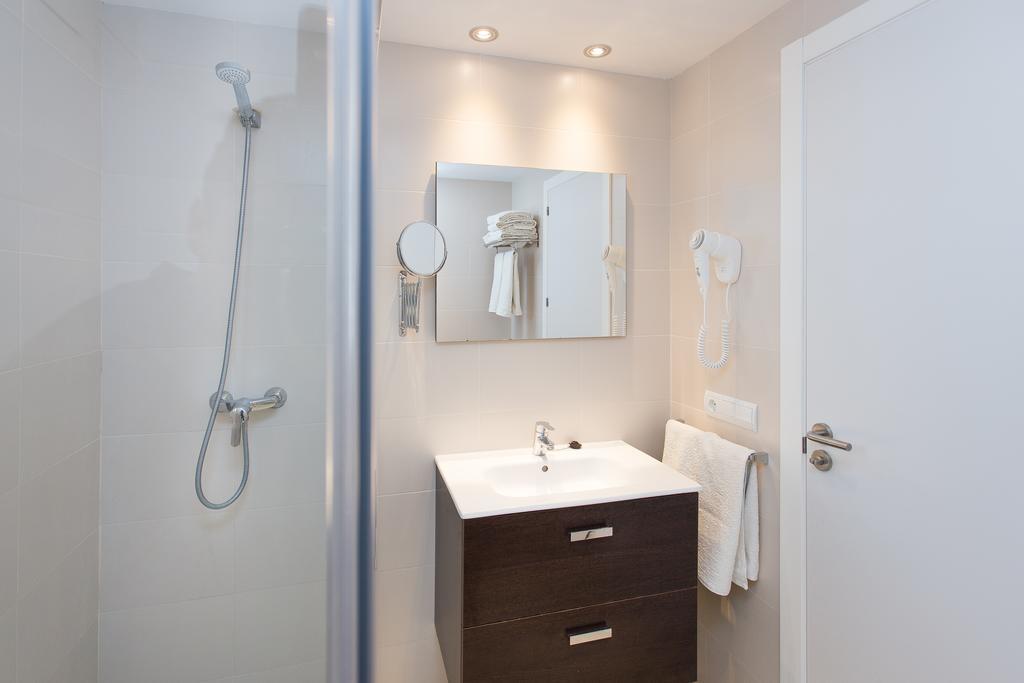 Apartamentos Sofia Es Cana Exteriör bild