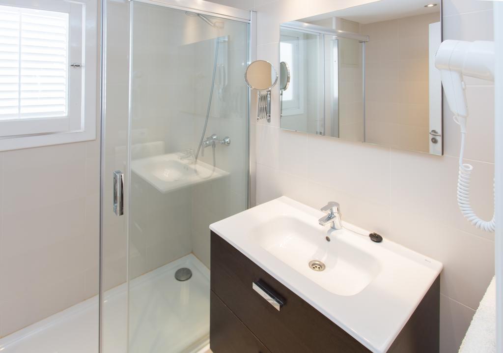 Apartamentos Sofia Es Cana Exteriör bild