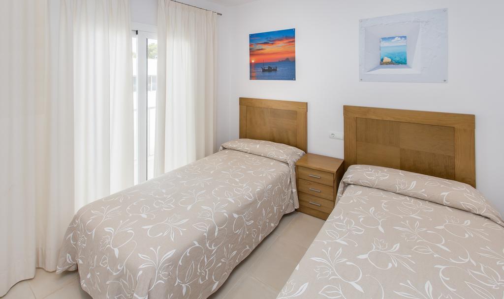 Apartamentos Sofia Es Cana Exteriör bild