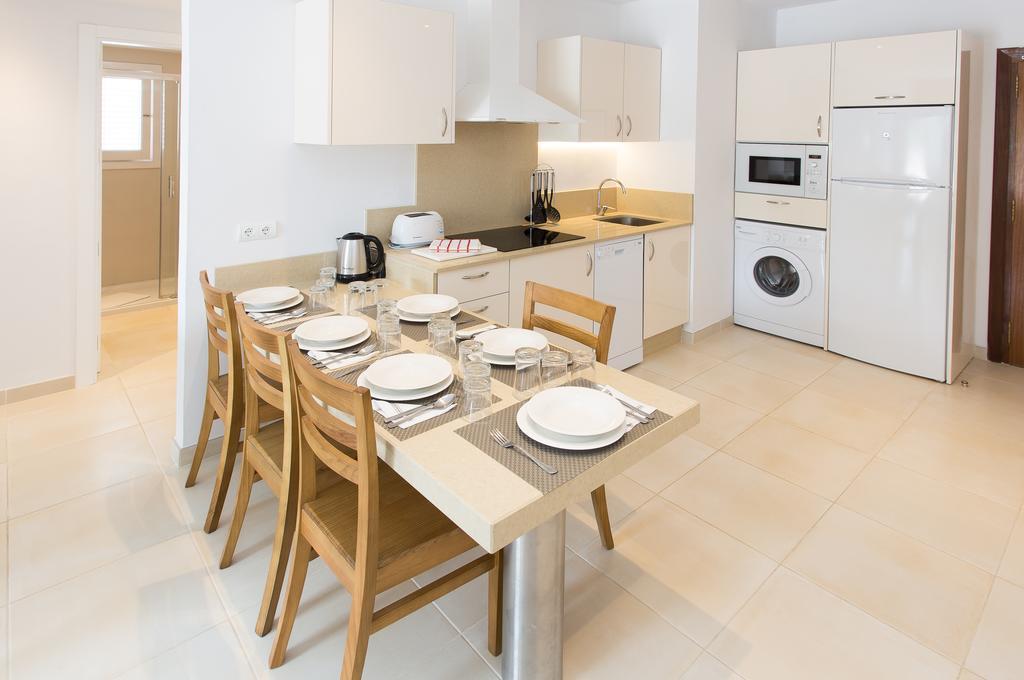 Apartamentos Sofia Es Cana Exteriör bild