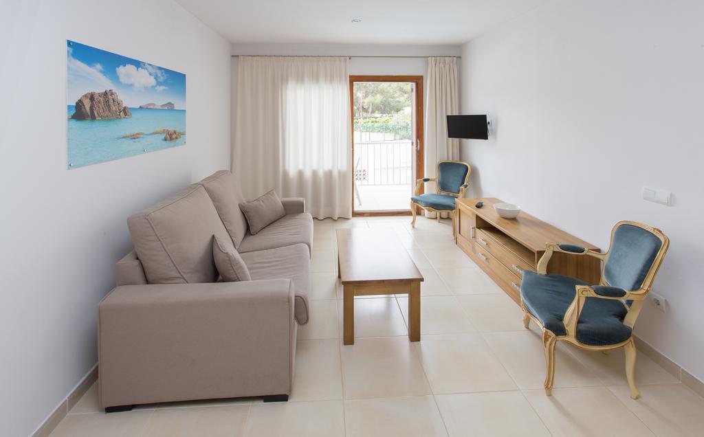 Apartamentos Sofia Es Cana Exteriör bild